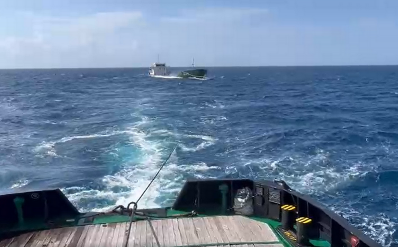 Lữ đoàn tàu ngầm 189 cứu hộ, lai dắt tàu biển Đại Hà 01 về cảng quốc tế Cam Ranh an toàn -0