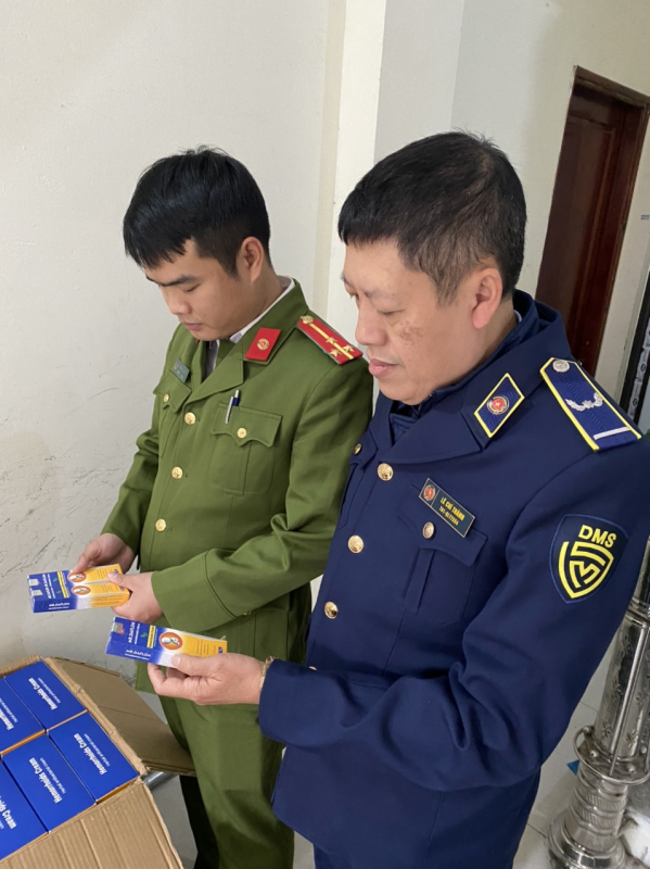 Tạm giữ 2.020 tuýp thuốc trị bệnh trĩ MR.DAFLON giả mạo nhãn hiệu -0