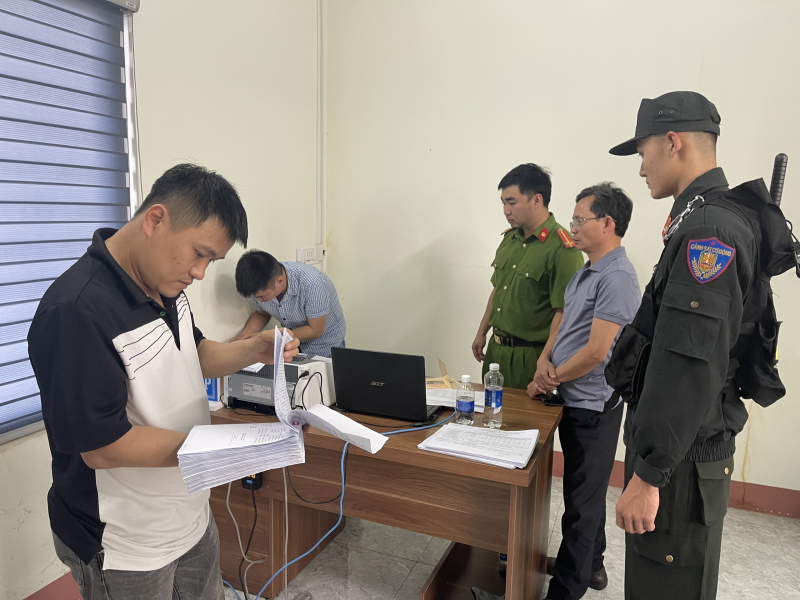 Tạm giữ hình sự một số cán bộ Trung tâm Đăng kiểm xe cơ giới 47-06D -1