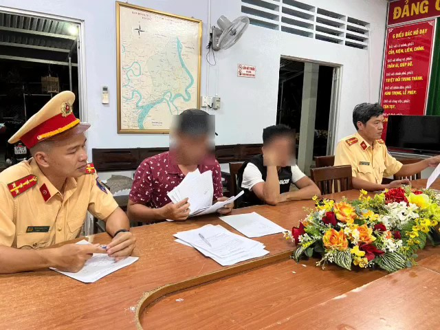 Công an TP Hồ Chí Minh xử phạt nhiều mô tô nước vi phạm -0