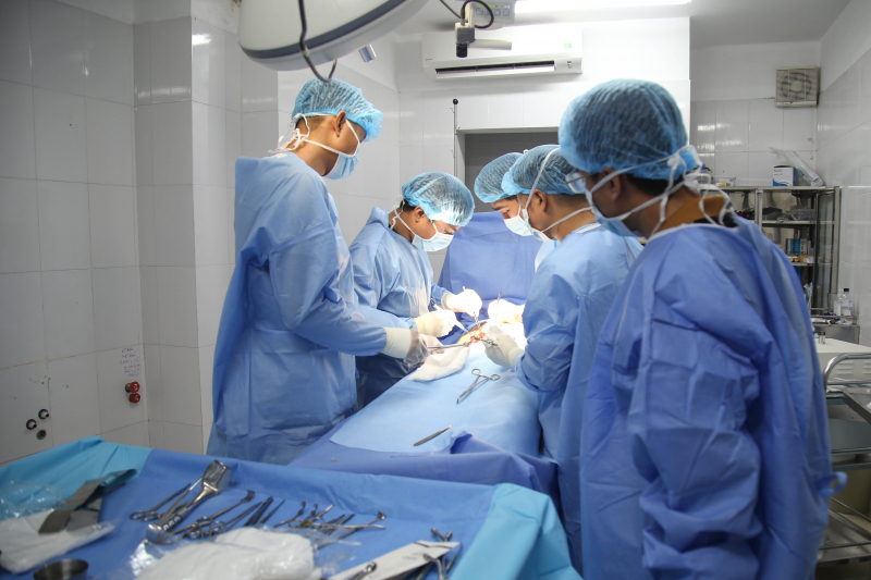 Quân y Trung tâm Y tế Trường Sa phẫu thuật cấp cứu ngư dân viêm ruột thừa cấp -0