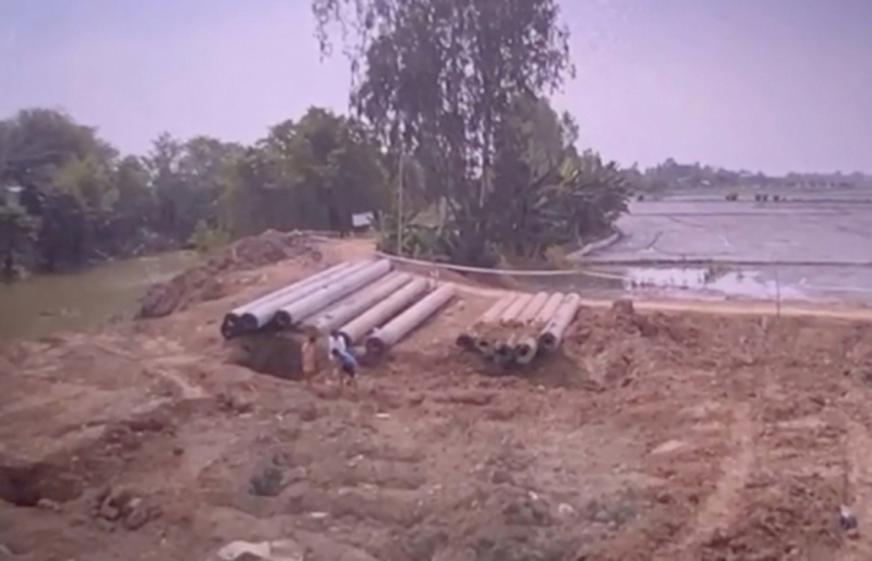 Không khởi tố vụ cháu bé lọt vào ống cọc bêtông, nhà thầu thi công chịu toàn bộ kinh phí -0