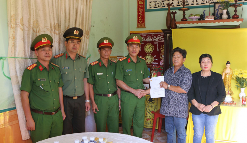 Hỗ trợ gia đình CBCS Công an hy sinh, bị thương khi làm nhiệm vụ -0