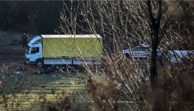 18 người nhập cư, bao gồm trẻ em, tử vong trong xe tải bỏ hoang -0