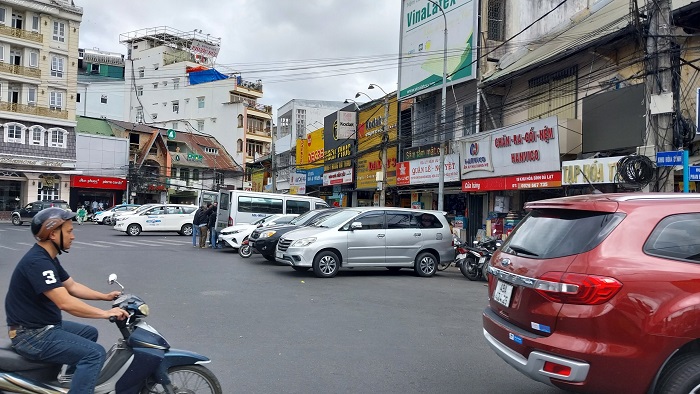 Người trúng thầu điểm giữ xe cao gấp 11 lần giá khởi điểm bất ngờ “quay xe” -0