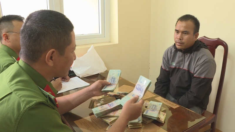 Tên trộm đột nhập nhà dân cạy két sắt lấy hơn nửa tỷ đồng -0