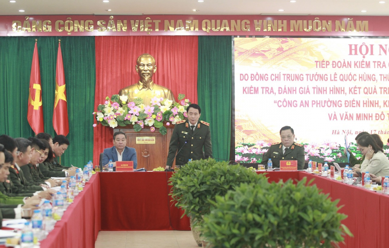 Deputy Minister Le Quoc Hung inspects implementation of the pilot project to build model ward police post -0