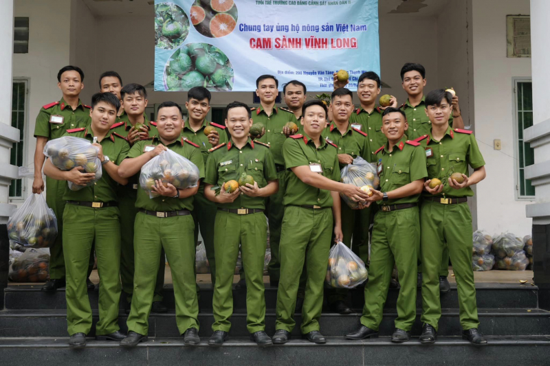 Nhiều đơn vị Công an chung tay hỗ trợ nông dân tiêu thụ hơn 60 tấn cam sành -1