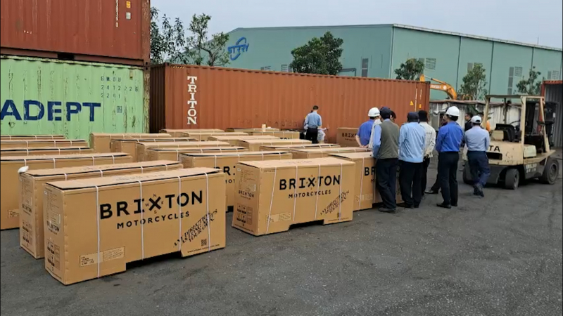 Bắt giữ lô xe mô tô nghi vấn gian lận xuất xứ, trị giá khoảng 3 tỷ đồng -0