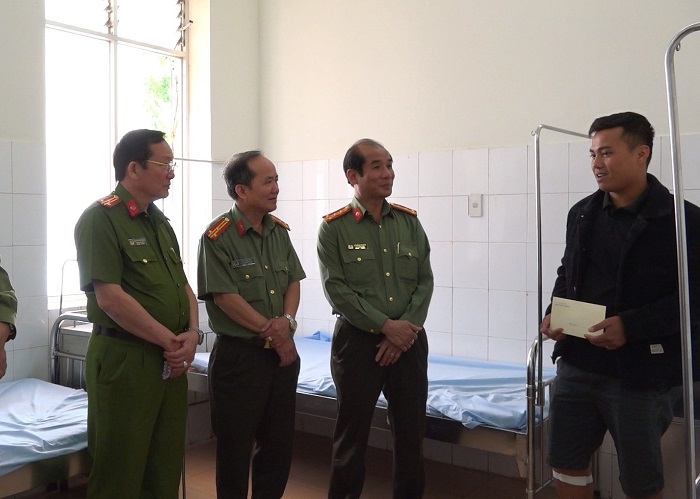 Phó Trưởng Công an xã bị chém khi đang làm nhiệm vụ -0