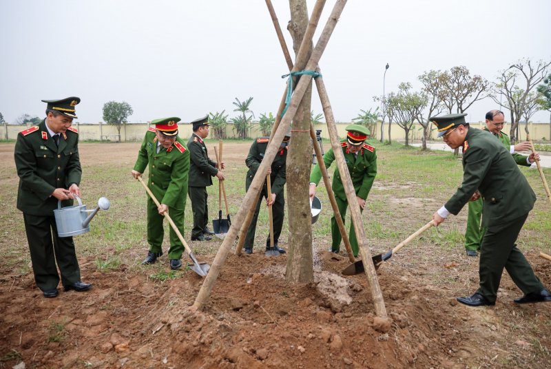 Thứ trưởng Nguyễn Văn Long: chiến sĩ mới phải xác định lập trường, vượt qua mọi khó khăn, thử thách -0