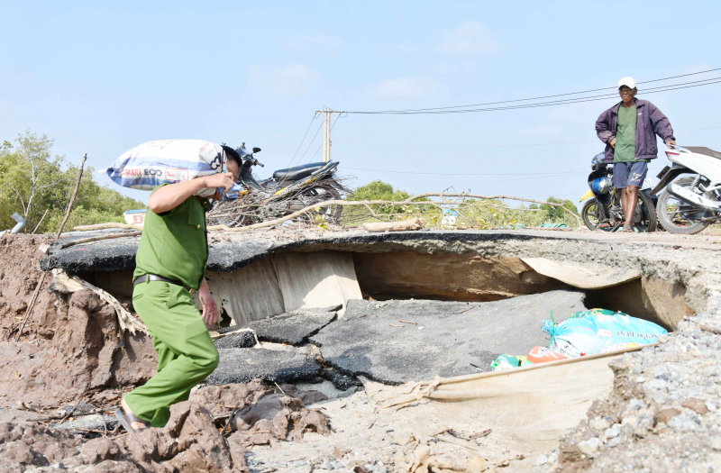 Sạt lở nghiêm trọng đê biển Đông giáp ranh hai tỉnh Bạc Liêu – Sóc Trăng -0