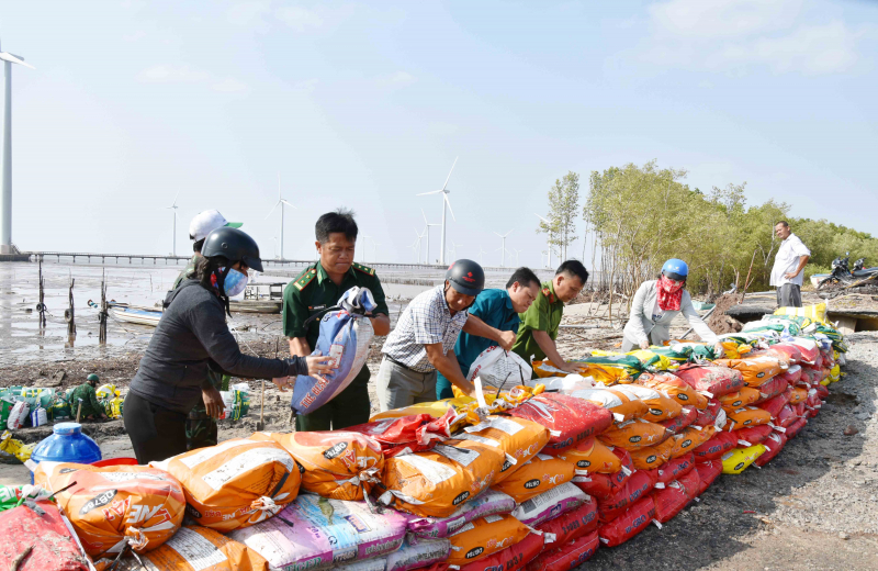Sạt lở nghiêm trọng đê biển Đông giáp ranh hai tỉnh Bạc Liêu – Sóc Trăng -1
