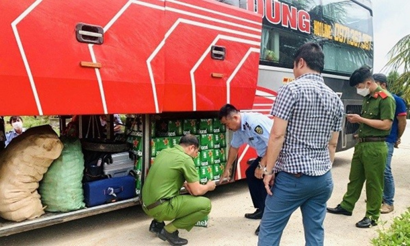Phát hiện gần 1.000 chai bia Heineken không rõ nguồn gốc xuất xứ -0