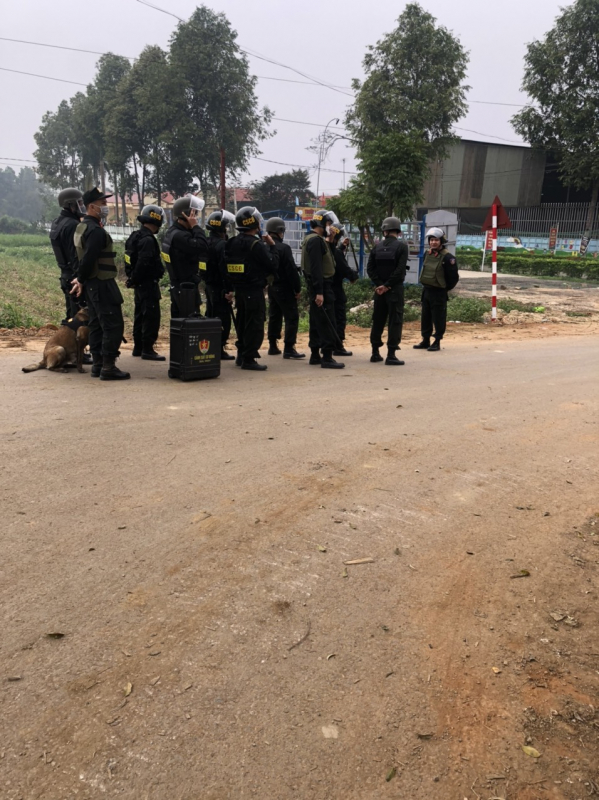 Bằng tình cảm của con gái, thuyết phục người cha là đối tượng truy nã đặc biệt nguy hiểm hạ vũ khí -0