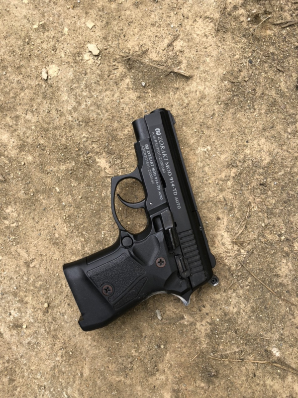 Bằng tình cảm của con gái, thuyết phục người cha là đối tượng truy nã đặc biệt nguy hiểm hạ vũ khí -0