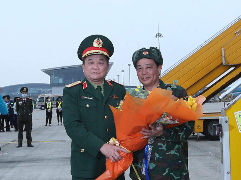 76 thành viên Đoàn cứu hộ, cứu nạn QĐND Việt Nam về nước an toàn -0