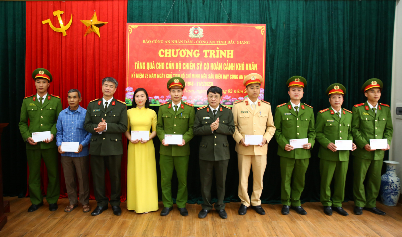 Xúc động tri ân tại nơi khởi nguồn Sáu điều Bác Hồ dạy CAND -0