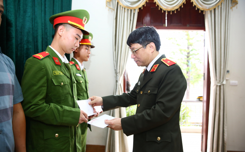 Xúc động tri ân tại nơi khởi nguồn Sáu điều Bác Hồ dạy CAND -1