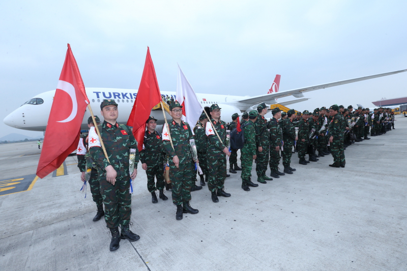 76 thành viên Đoàn cứu hộ, cứu nạn QĐND Việt Nam về nước an toàn -0