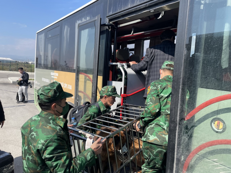 Chiều nay, 76 quân nhân Việt Nam sang giúp Thổ Nhĩ Kỳ về tới Nội Bài  -0
