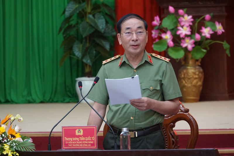 Deputy Minister Tran Quoc To requests police in Binh Thuan to focus on implementting Resolution 12 -0