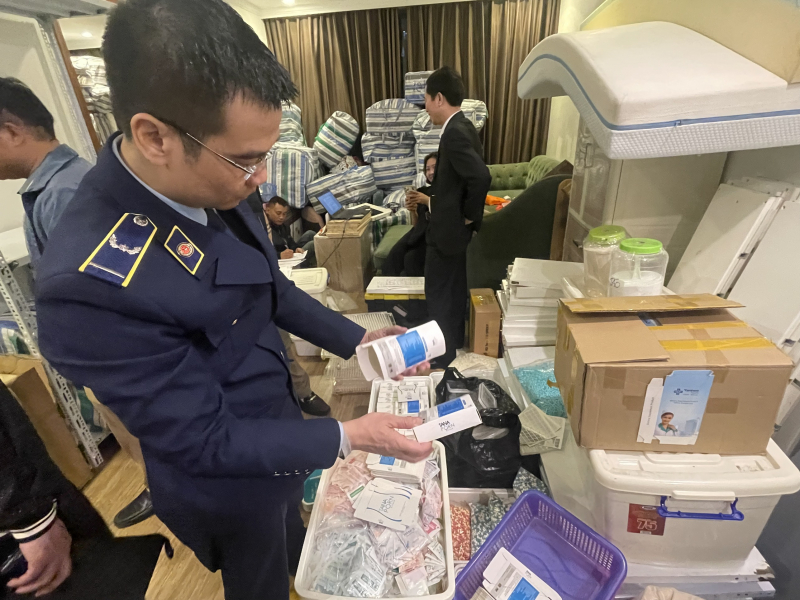 Phát hiện gần 3 tấn nguyên liệu thuốc và thực phẩm chức năng không rõ nguồn gốc  -0