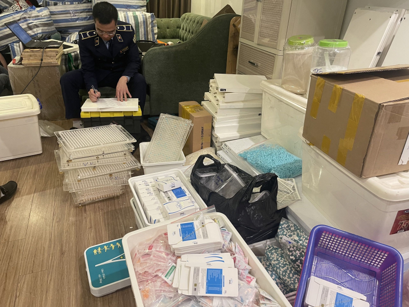 Phát hiện gần 3 tấn nguyên liệu thuốc và thực phẩm chức năng không rõ nguồn gốc  -0