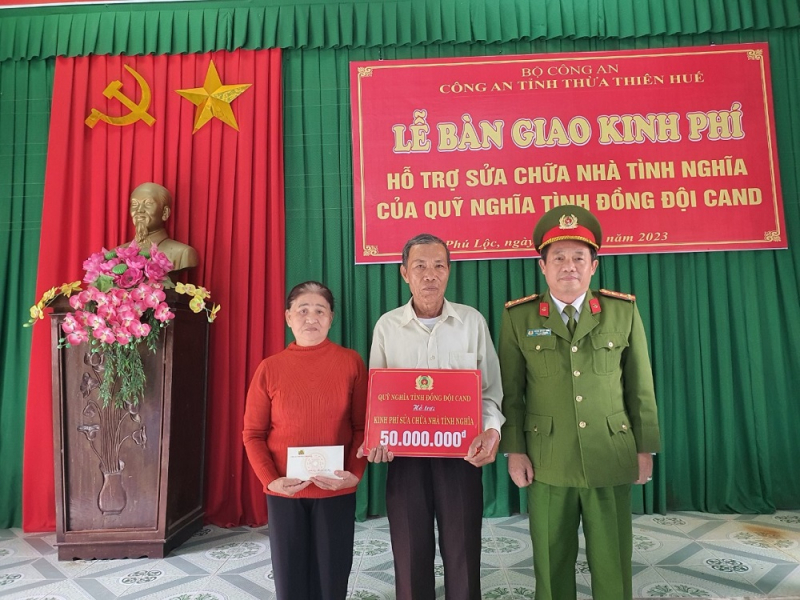Hỗ trợ kinh phí xây nhà tình nghĩa cho gia đình liệt sĩ CAND -0