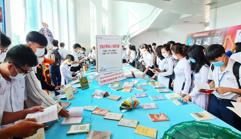 Cà Mau triển lãm tư liệu, sách 80 năm ra đời “Đề cương văn hóa Việt Nam” -0