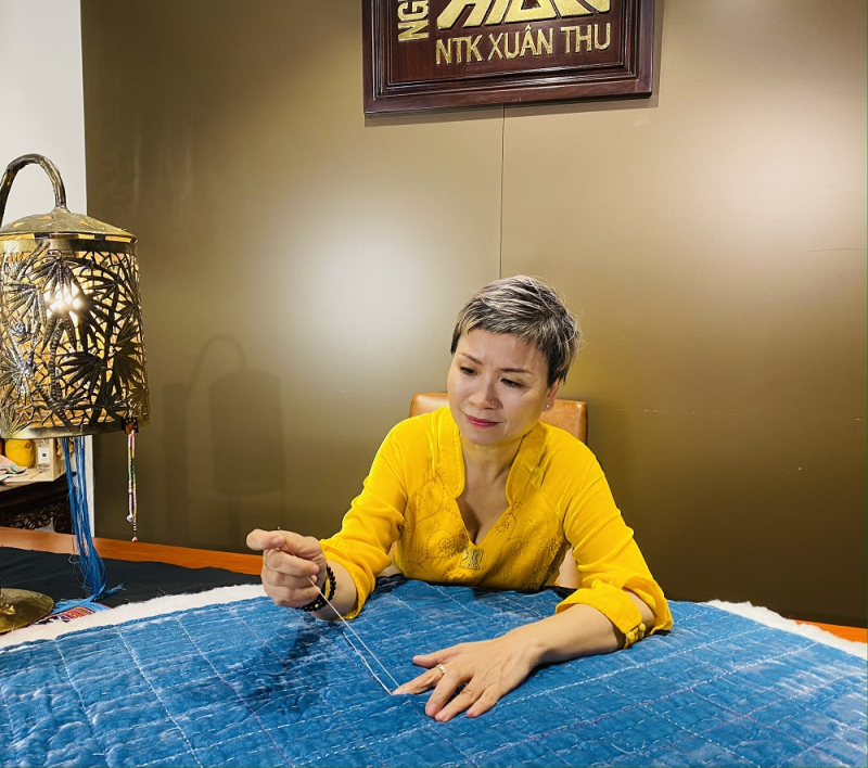 Nhà thiết kế thời trang Xuân Thu: Vẫn đắm đuối với chần bông, khâu đột -0