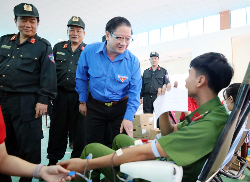 CBCS Trung đoàn CSCĐ Tây Nam Bộ hiến máu tình nguyện -0