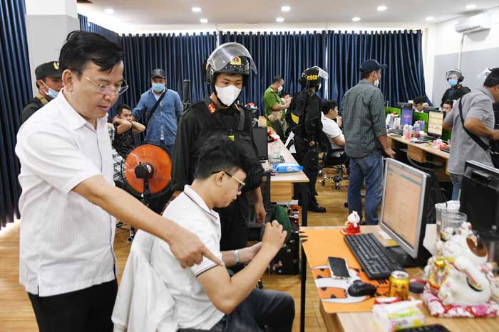 Núp bóng công ty luật để khủng bố đòi nợ thuê -0