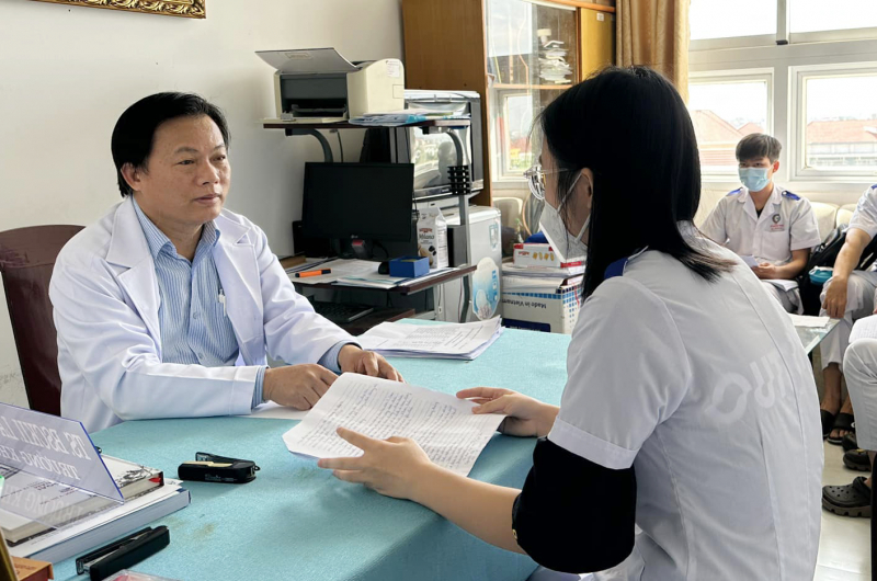 Tiến sĩ - Bác sĩ La Văn Phú:  Chữ tâm đi với chữ tài -0