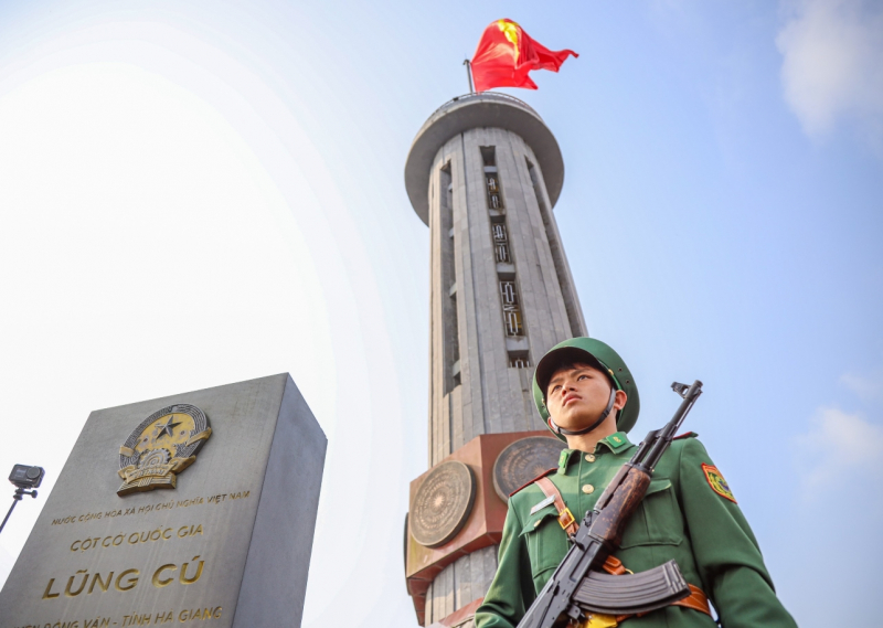 Thiêng liêng, xúc động lễ chào cờ, báo công tại cột cờ Lũng Cú, Hà Giang -0