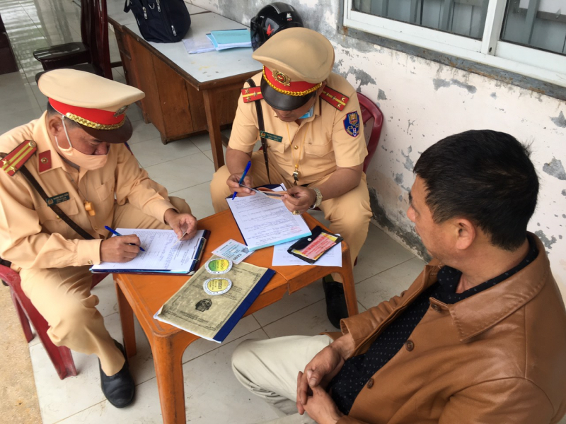 Phát hiện Chặn xe khách Bắc – Nam “3 sai”, làm giả kiểm tra, giả khách vượt trạm CSGT -0