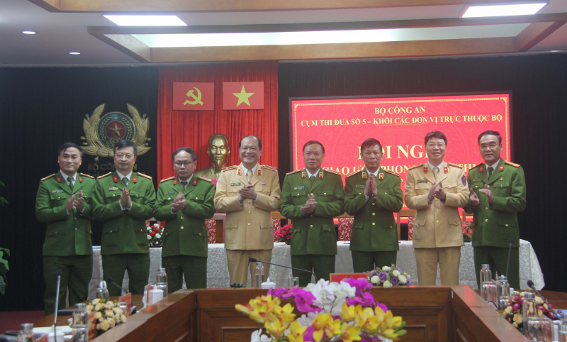 Cụm thi đua số 5 -khối các đơn vị trực thuộc Bộ: thống nhất 7 nội dung giao ước thi đua -2