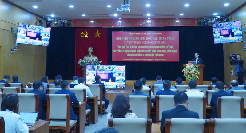 Giới thiệu cuốn sách về đấu tranh phòng, chống tham nhũng, tiêu cực của Tổng Bí thư Nguyễn Phú Trọng -0