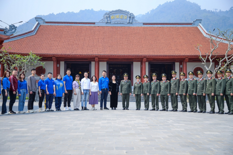 Tri ân, tưởng niệm các anh hùng liệt sĩ nơi miền đất thiêng “đá nở hoa” -0