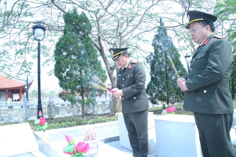 Tri ân, tưởng niệm các anh hùng liệt sĩ nơi miền đất thiêng “đá nở hoa” -0