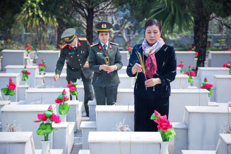 Tri ân, tưởng niệm các anh hùng liệt sĩ nơi miền đất thiêng “đá nở hoa” -0