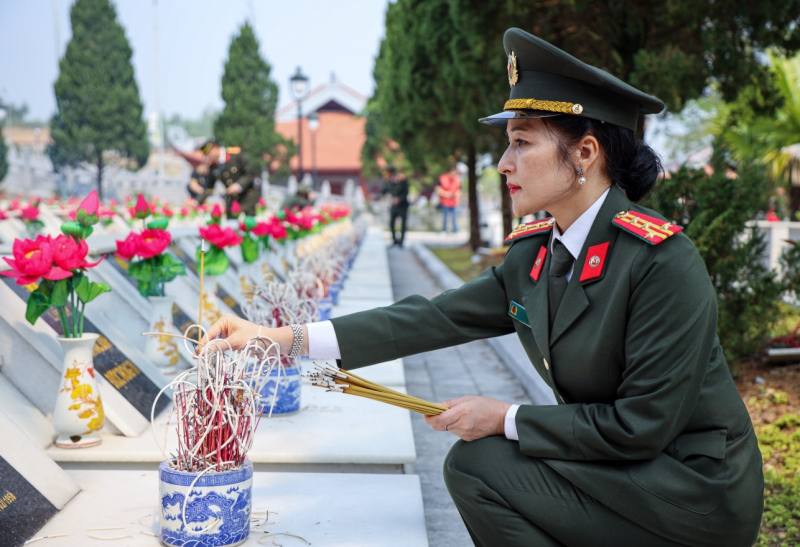 Tri ân, tưởng niệm các anh hùng liệt sĩ nơi miền đất thiêng “đá nở hoa” -0