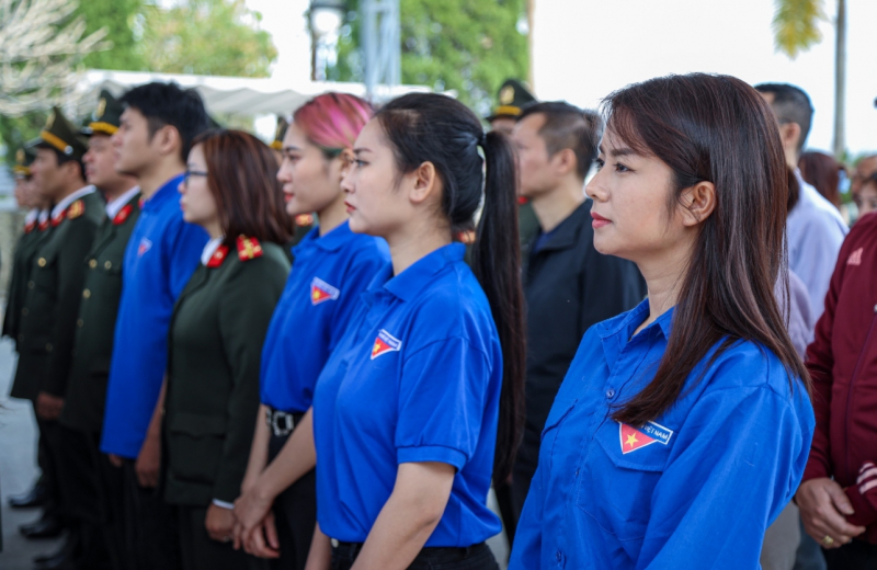 Dâng hoa, dâng hương tri ân, tưởng niệm các anh hùng liệt sĩ nơi miền đất thiêng “đá nở hoa” -0