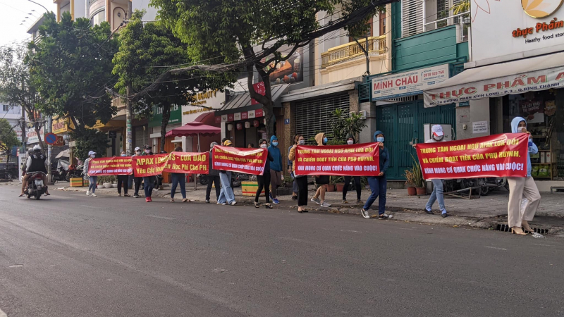 Anh ngữ Apax Leaders rục rịch xuống dốc cách đây 2 năm nhưng vẫn kêu gọi phụ huynh đóng tiền -0