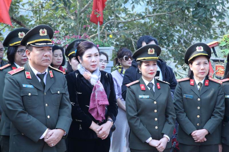 Tri ân, tưởng niệm các anh hùng liệt sĩ nơi miền đất thiêng “đá nở hoa” -0