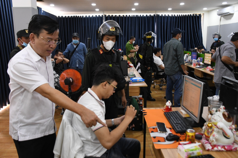 Tổ chức tội phạm ‘núp bóng’ công ty luật: Nhân viên từng dọa cho nổ cả trường tiểu học ở Tiền Giang -0