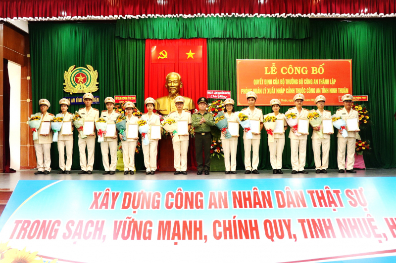  Công bố quyết định thành lập Phòng Quản lý Xuất nhập cảnh Công an tỉnh Ninh Thuận -0