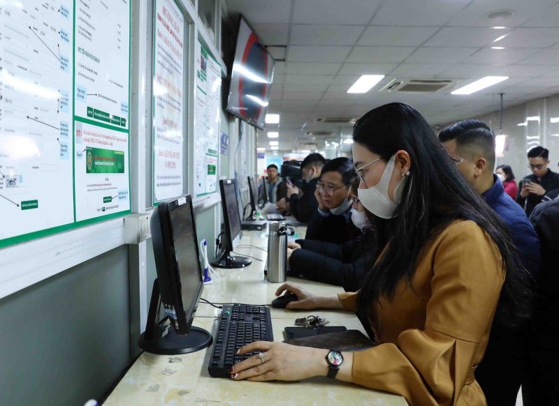 Ghi nhận ngày đầu cấp hộ chiếu phổ thông gắn chíp điện tử -1