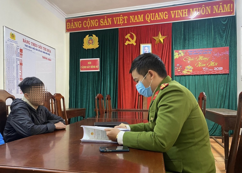 Đột nhập 7 trường học để “chôm” heo đất -0