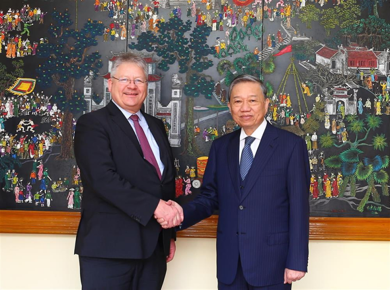Chief of German intelligence service visits Vietnam -0